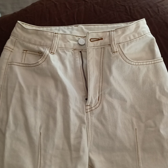 Ledin white denim capris. M - Picture 2 of 6